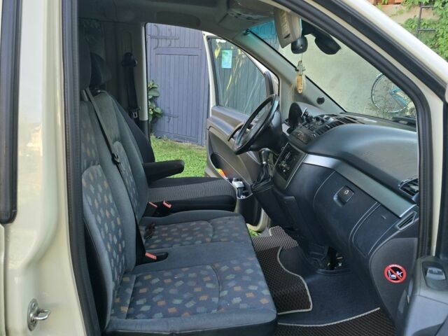 Бежевый Мерседес Вито, объемом двигателя 2.1 л и пробегом 445 тыс. км за 13000 $, фото 5 на Automoto.ua