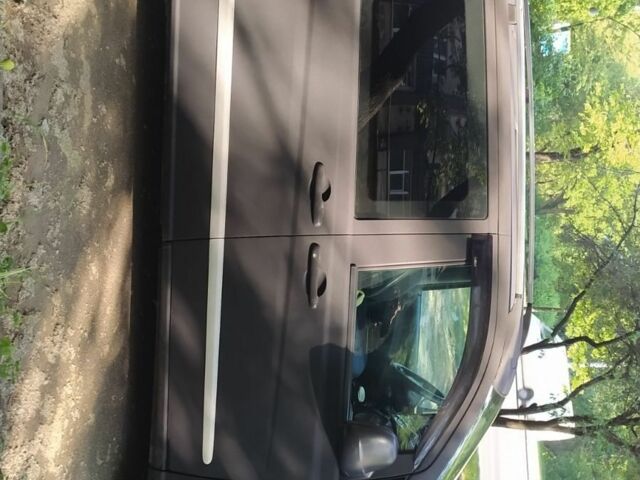 Черный Мерседес Вито, объемом двигателя 2.2 л и пробегом 390 тыс. км за 8000 $, фото 5 на Automoto.ua