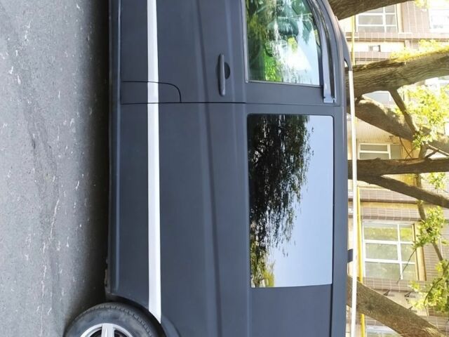 Черный Мерседес Вито, объемом двигателя 2.2 л и пробегом 390 тыс. км за 8000 $, фото 6 на Automoto.ua