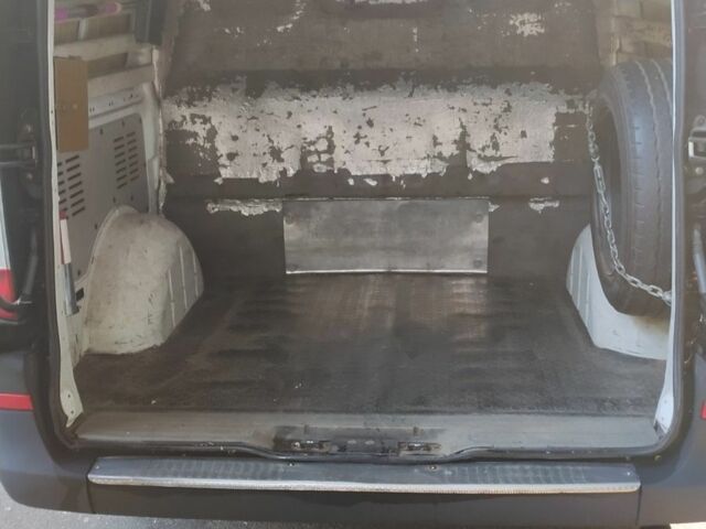 Черный Мерседес Вито, объемом двигателя 2.2 л и пробегом 390 тыс. км за 8000 $, фото 4 на Automoto.ua