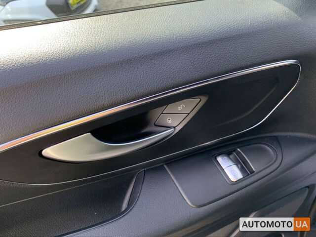 Черный Мерседес Вито, объемом двигателя 2 л и пробегом 57 тыс. км за 30700 $, фото 7 на Automoto.ua