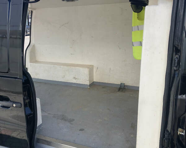 Черный Мерседес Вито, объемом двигателя 2.3 л и пробегом 298 тыс. км за 2800 $, фото 13 на Automoto.ua