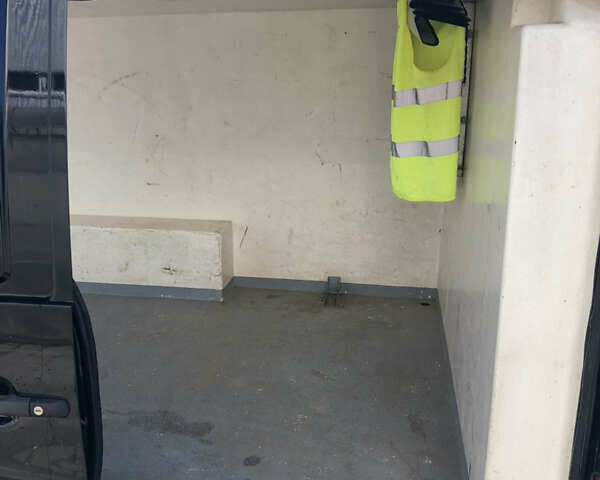 Черный Мерседес Вито, объемом двигателя 2.3 л и пробегом 298 тыс. км за 2800 $, фото 12 на Automoto.ua