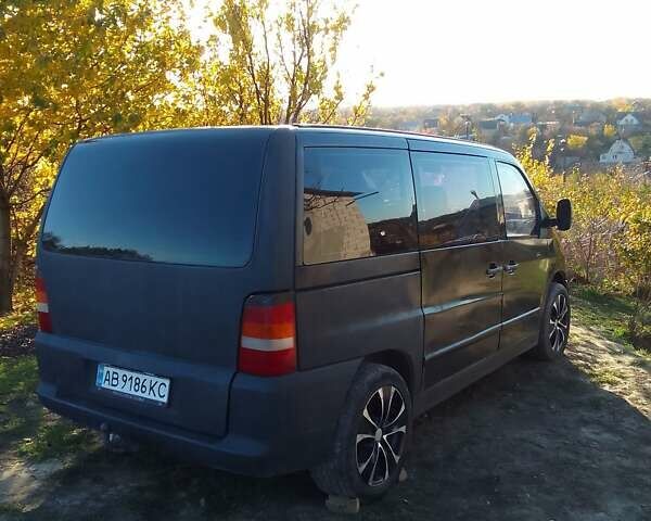 Черный Мерседес Вито, объемом двигателя 2.15 л и пробегом 438 тыс. км за 4800 $, фото 3 на Automoto.ua