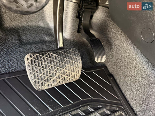 Черный Мерседес Вито, объемом двигателя 2 л и пробегом 217 тыс. км за 28000 $, фото 11 на Automoto.ua