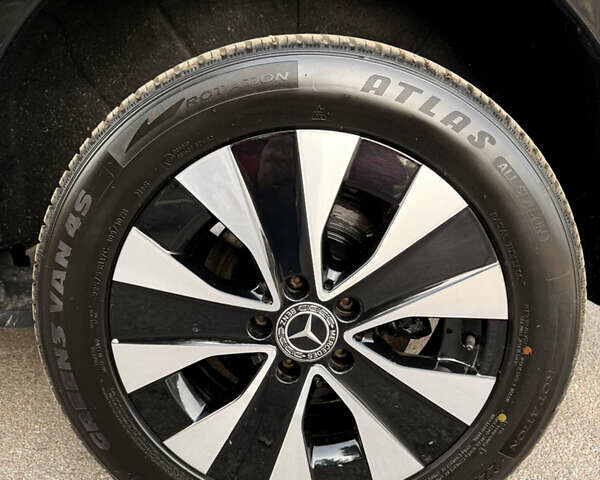 Черный Мерседес Вито, объемом двигателя 2 л и пробегом 217 тыс. км за 28000 $, фото 30 на Automoto.ua