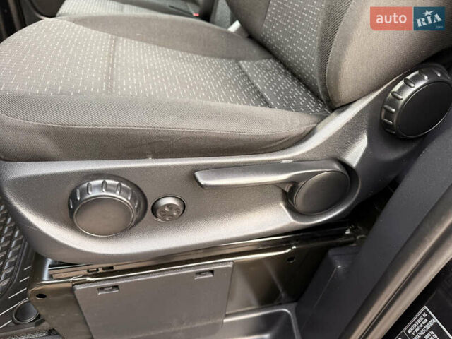 Черный Мерседес Вито, объемом двигателя 2 л и пробегом 217 тыс. км за 28000 $, фото 15 на Automoto.ua