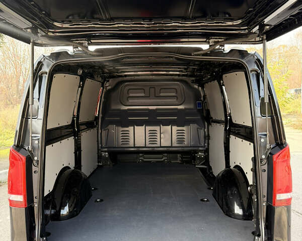 Черный Мерседес Вито, объемом двигателя 2 л и пробегом 217 тыс. км за 28000 $, фото 34 на Automoto.ua