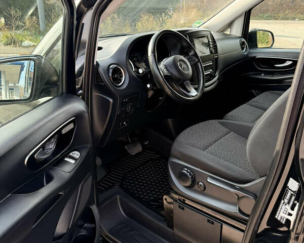 Черный Мерседес Вито, объемом двигателя 2 л и пробегом 217 тыс. км за 28000 $, фото 7 на Automoto.ua