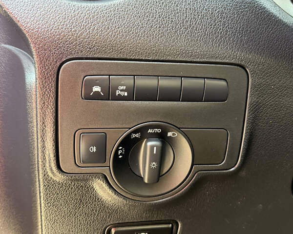 Черный Мерседес Вито, объемом двигателя 2 л и пробегом 217 тыс. км за 28000 $, фото 10 на Automoto.ua