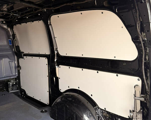 Черный Мерседес Вито, объемом двигателя 2 л и пробегом 217 тыс. км за 28000 $, фото 36 на Automoto.ua