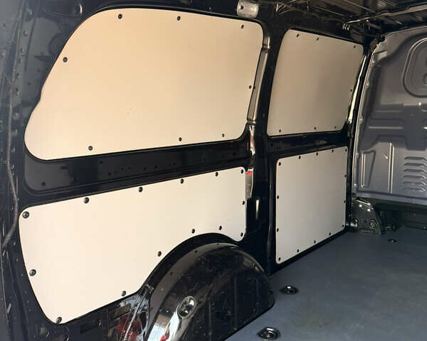 Черный Мерседес Вито, объемом двигателя 2 л и пробегом 217 тыс. км за 28000 $, фото 35 на Automoto.ua