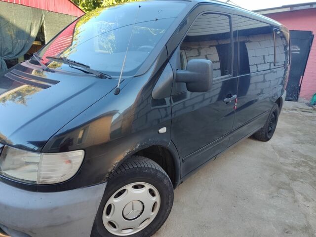 Черный Мерседес Вито, объемом двигателя 2.1 л и пробегом 295 тыс. км за 4200 $, фото 2 на Automoto.ua