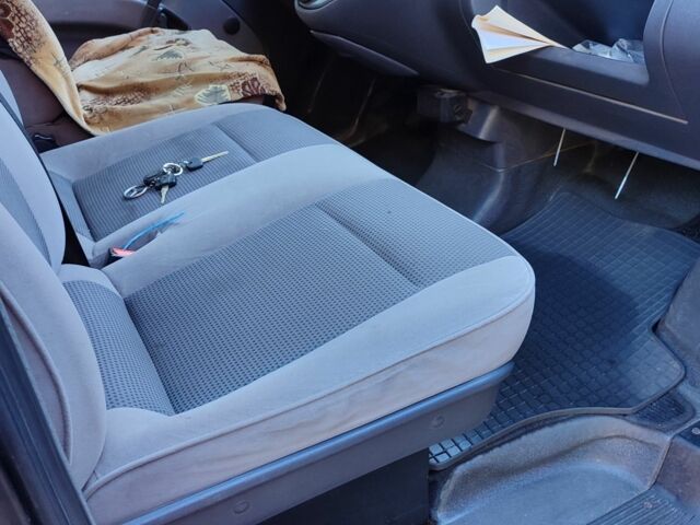 Черный Мерседес Вито, объемом двигателя 2.1 л и пробегом 295 тыс. км за 4200 $, фото 5 на Automoto.ua