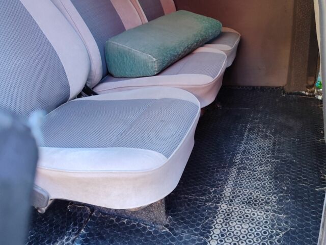 Черный Мерседес Вито, объемом двигателя 2.1 л и пробегом 295 тыс. км за 4200 $, фото 3 на Automoto.ua