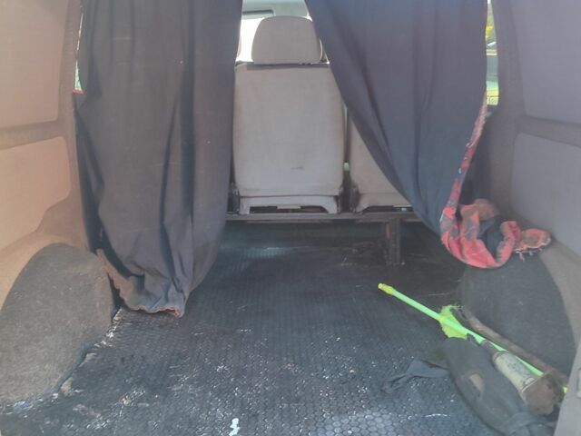 Черный Мерседес Вито, объемом двигателя 2.1 л и пробегом 295 тыс. км за 4200 $, фото 4 на Automoto.ua