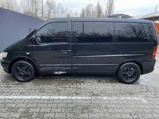 Черный Мерседес Вито, объемом двигателя 2.2 л и пробегом 200 тыс. км за 4300 $, фото 2 на Automoto.ua