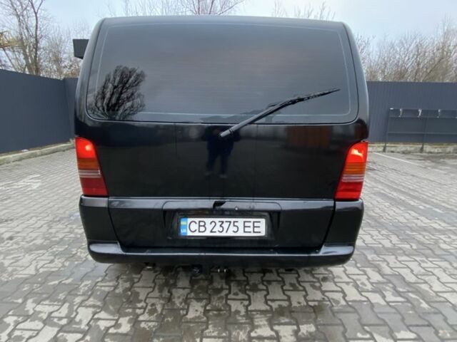 Черный Мерседес Вито, объемом двигателя 2.2 л и пробегом 200 тыс. км за 4300 $, фото 3 на Automoto.ua