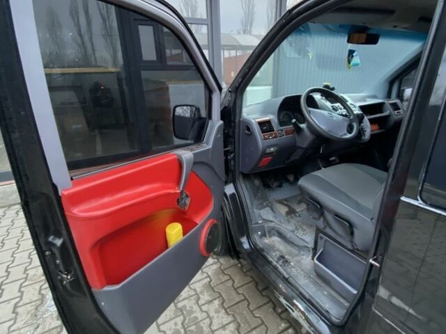 Черный Мерседес Вито, объемом двигателя 2.2 л и пробегом 200 тыс. км за 4300 $, фото 12 на Automoto.ua