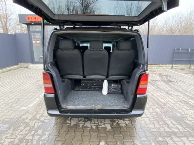 Черный Мерседес Вито, объемом двигателя 2.2 л и пробегом 200 тыс. км за 4300 $, фото 11 на Automoto.ua