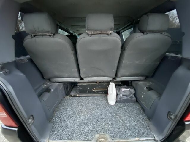 Черный Мерседес Вито, объемом двигателя 2.2 л и пробегом 200 тыс. км за 4300 $, фото 10 на Automoto.ua