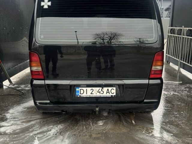 Черный Мерседес Вито, объемом двигателя 2.1 л и пробегом 515 тыс. км за 5250 $, фото 1 на Automoto.ua