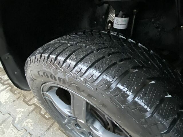 Черный Мерседес Вито, объемом двигателя 2.2 л и пробегом 200 тыс. км за 4300 $, фото 15 на Automoto.ua