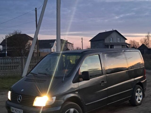 Черный Мерседес Вито, объемом двигателя 2.1 л и пробегом 485 тыс. км за 3990 $, фото 2 на Automoto.ua