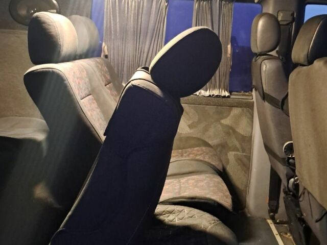 Черный Мерседес Вито, объемом двигателя 2.1 л и пробегом 485 тыс. км за 3990 $, фото 6 на Automoto.ua