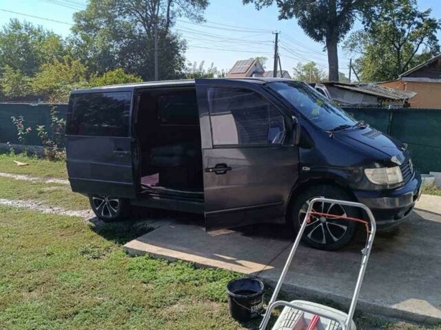 Черный Мерседес Вито, объемом двигателя 2.1 л и пробегом 480 тыс. км за 3000 $, фото 2 на Automoto.ua