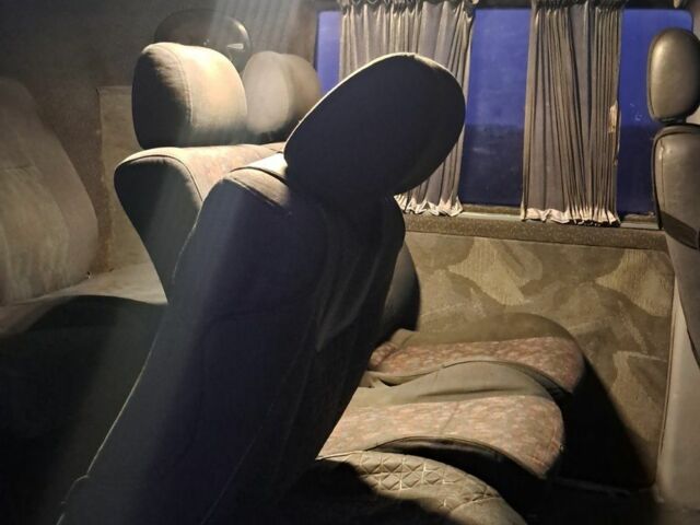 Черный Мерседес Вито, объемом двигателя 2.1 л и пробегом 485 тыс. км за 3990 $, фото 5 на Automoto.ua