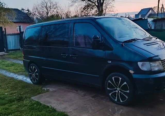 Черный Мерседес Вито, объемом двигателя 2.1 л и пробегом 480 тыс. км за 3000 $, фото 1 на Automoto.ua