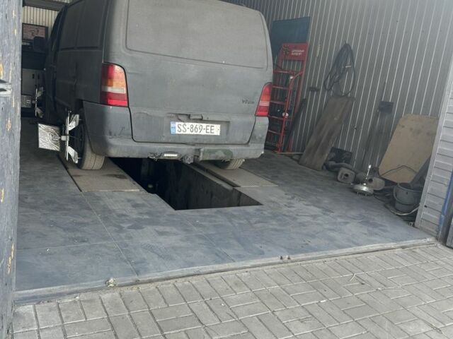 Черный Мерседес Вито, объемом двигателя 0 л и пробегом 30 тыс. км за 1100 $, фото 2 на Automoto.ua