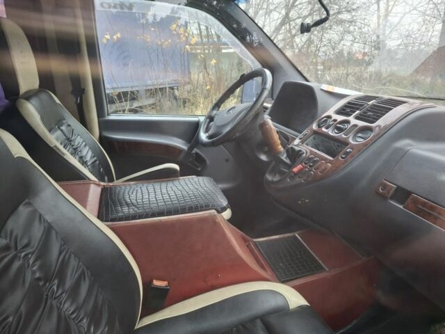 Черный Мерседес Вито, объемом двигателя 2.1 л и пробегом 420 тыс. км за 2500 $, фото 7 на Automoto.ua