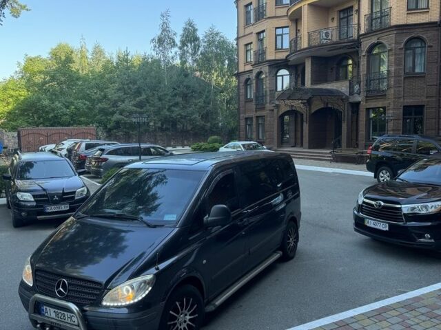 Черный Мерседес Вито, объемом двигателя 2.1 л и пробегом 485 тыс. км за 6800 $, фото 2 на Automoto.ua