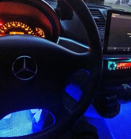 Черный Мерседес Вито, объемом двигателя 2.1 л и пробегом 485 тыс. км за 6800 $, фото 3 на Automoto.ua