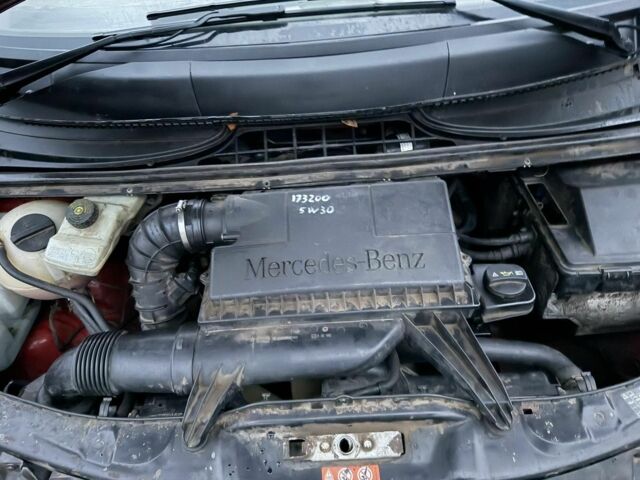 Черный Мерседес Вито, объемом двигателя 2.2 л и пробегом 216 тыс. км за 3500 $, фото 9 на Automoto.ua