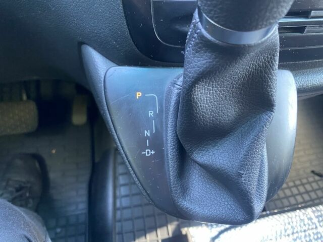 Черный Мерседес Вито, объемом двигателя 2.1 л и пробегом 140 тыс. км за 13500 $, фото 11 на Automoto.ua