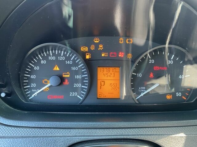 Черный Мерседес Вито, объемом двигателя 2.1 л и пробегом 140 тыс. км за 13500 $, фото 4 на Automoto.ua