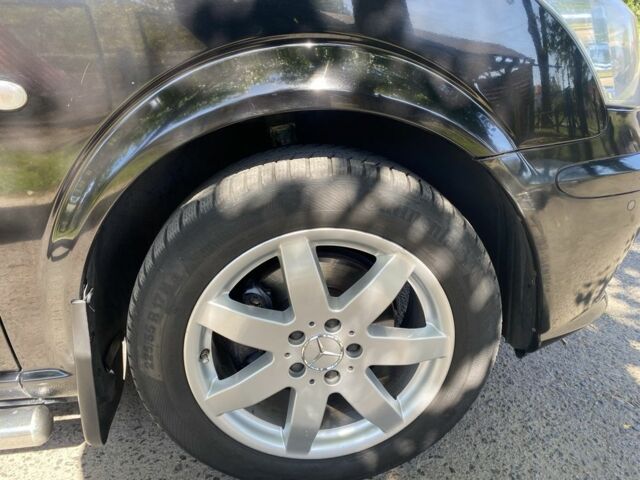 Черный Мерседес Вито, объемом двигателя 2.1 л и пробегом 140 тыс. км за 13500 $, фото 16 на Automoto.ua