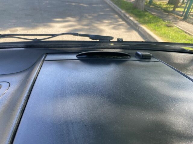 Черный Мерседес Вито, объемом двигателя 2.1 л и пробегом 140 тыс. км за 13500 $, фото 13 на Automoto.ua