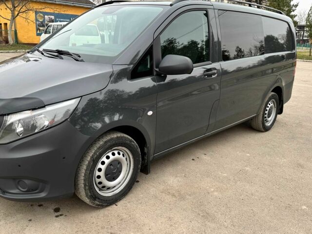 Черный Мерседес Вито, объемом двигателя 1.6 л и пробегом 111 тыс. км за 15000 $, фото 7 на Automoto.ua