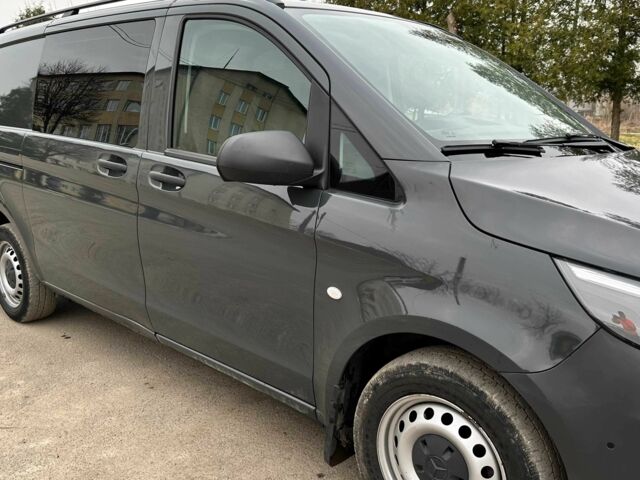 Черный Мерседес Вито, объемом двигателя 1.6 л и пробегом 111 тыс. км за 15000 $, фото 1 на Automoto.ua