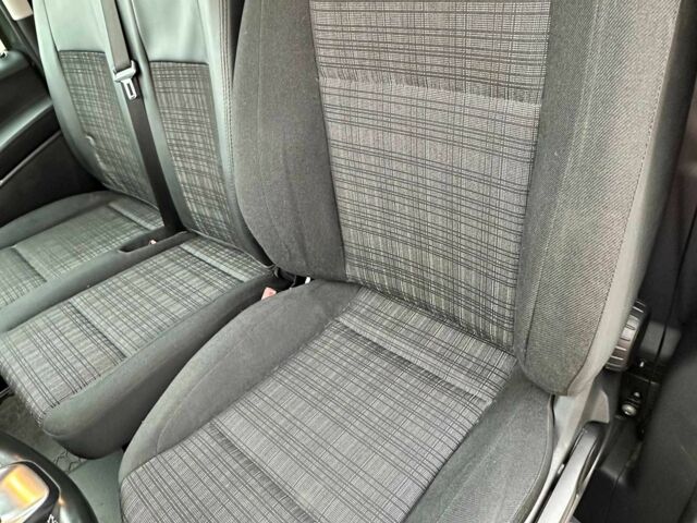 Черный Мерседес Вито, объемом двигателя 1.6 л и пробегом 111 тыс. км за 15000 $, фото 19 на Automoto.ua