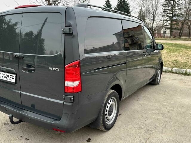 Черный Мерседес Вито, объемом двигателя 1.6 л и пробегом 111 тыс. км за 15000 $, фото 4 на Automoto.ua