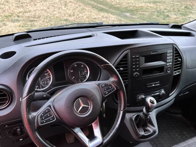 Черный Мерседес Вито, объемом двигателя 1.6 л и пробегом 111 тыс. км за 15000 $, фото 16 на Automoto.ua