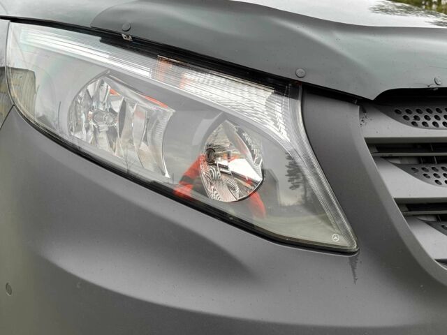 Черный Мерседес Вито, объемом двигателя 1.6 л и пробегом 111 тыс. км за 15000 $, фото 11 на Automoto.ua