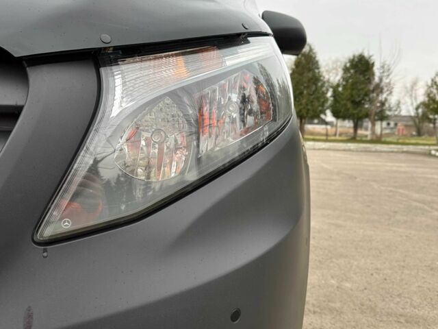 Черный Мерседес Вито, объемом двигателя 1.6 л и пробегом 111 тыс. км за 15000 $, фото 12 на Automoto.ua