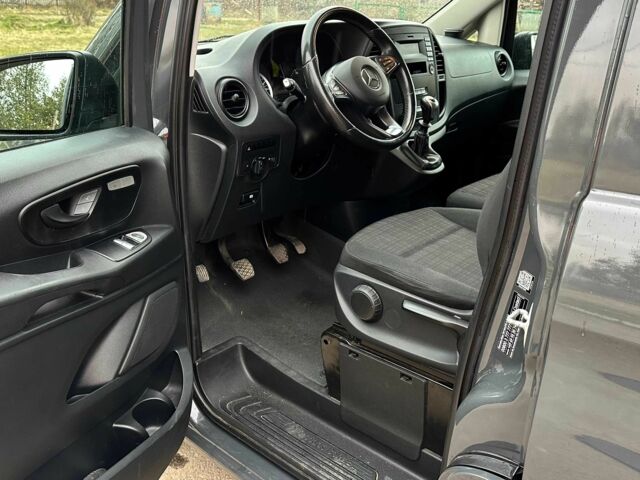 Черный Мерседес Вито, объемом двигателя 1.6 л и пробегом 111 тыс. км за 15000 $, фото 14 на Automoto.ua