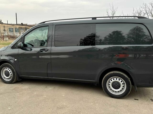 Черный Мерседес Вито, объемом двигателя 1.6 л и пробегом 111 тыс. км за 15000 $, фото 6 на Automoto.ua